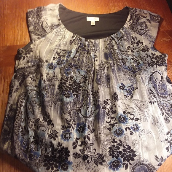 Dress Barn Tops - 5/$25 Dress Barn 3x gray floral cap sleeve top